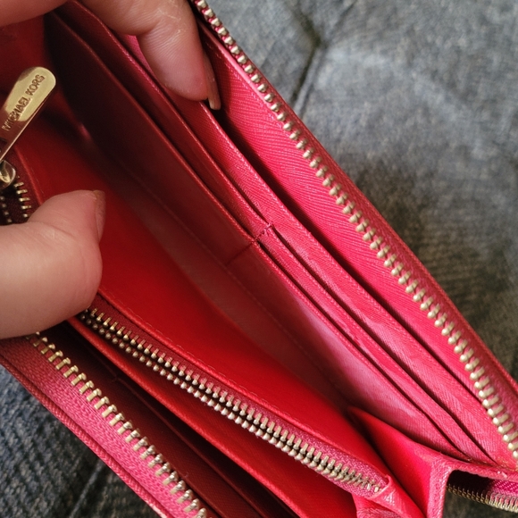 Michael Kors Jet Set Travel Continental Red Leather Wallet - Picture 12 of 16